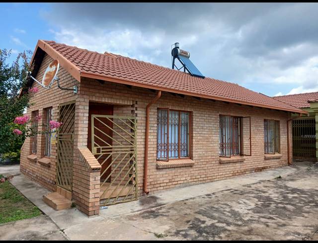 5 BEDROOM HOUSE FOR SALE IN IVY PARK